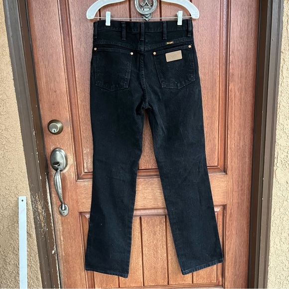 Women’s Wrangler Jeans - Picture 2 of 8